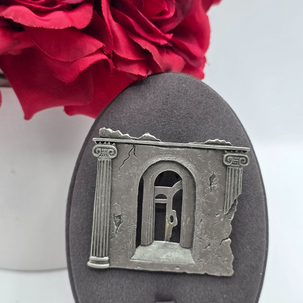 JJ 1988 Pewter Architectural Arch Doorway Scene‎ Brooch Pin Ancient Ruins Design